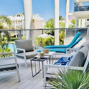 Garden And Pool At Royal Park אילת